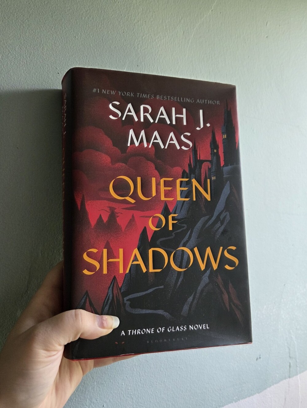 Queen Of Shadows - By Sarah J Maas, Hard Cover, Throne Of Glass
